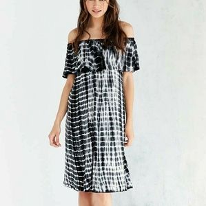 UO rayon NYTT Tae tie-dye off the shoulder dress
